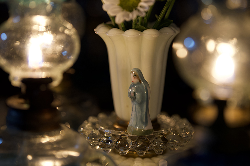 ウランガラスのキャンドル立てとフェーヴ