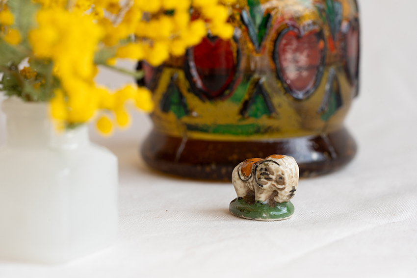 オリエンタル灯油ランプと象のフェーヴ